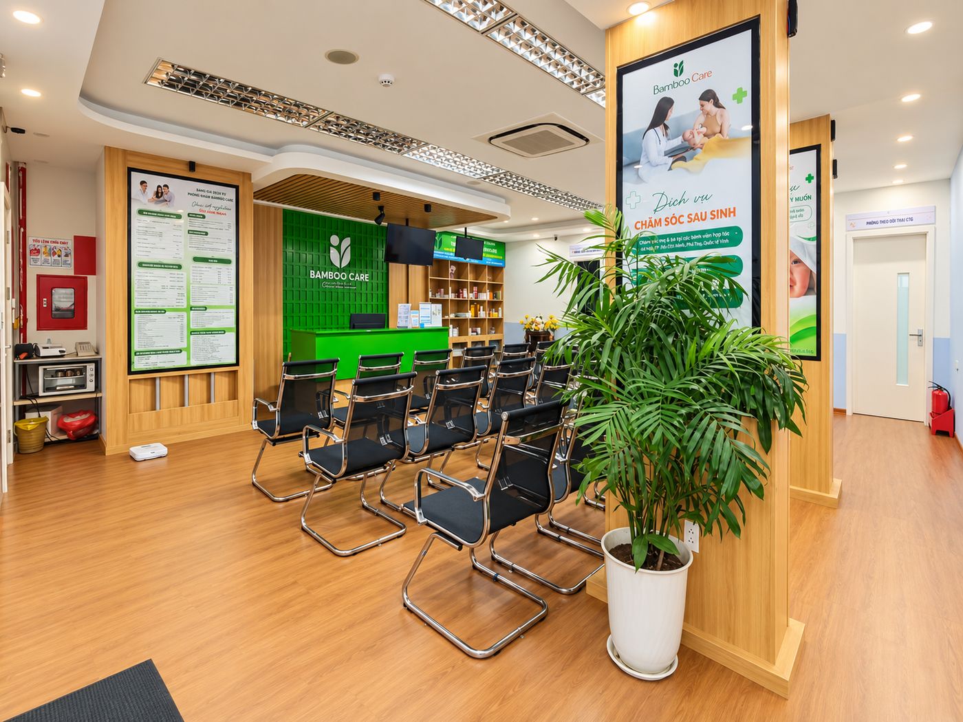 Quầy đón tiếp BambooCare, sảnh chờ thoáng mát