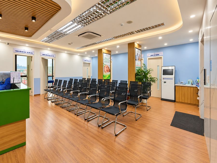 Khu chờ cạnh phòng siêu âm & xét nghiệm