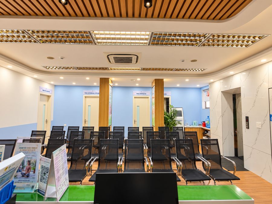 Không gian rộng, nhiều chỗ ngồi